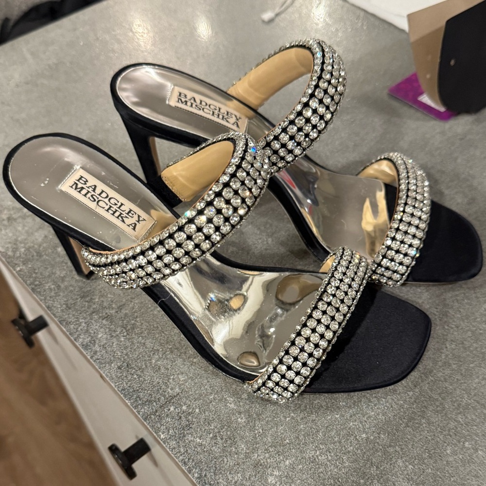 Badgley Mischka Black and Silver Strappy Heels sz 7